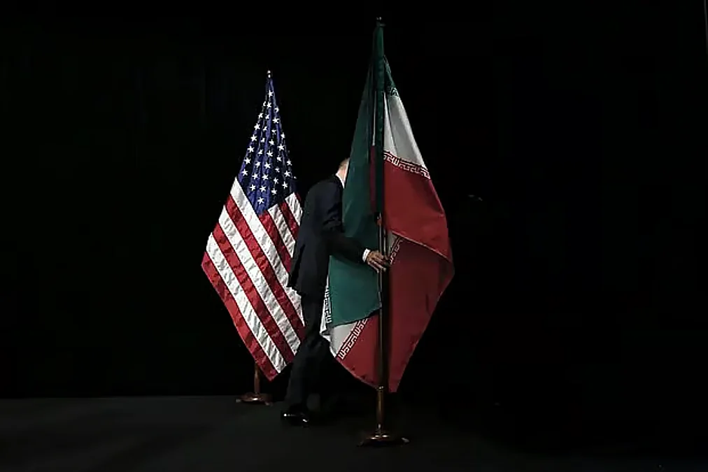 Iran-and-US-flags