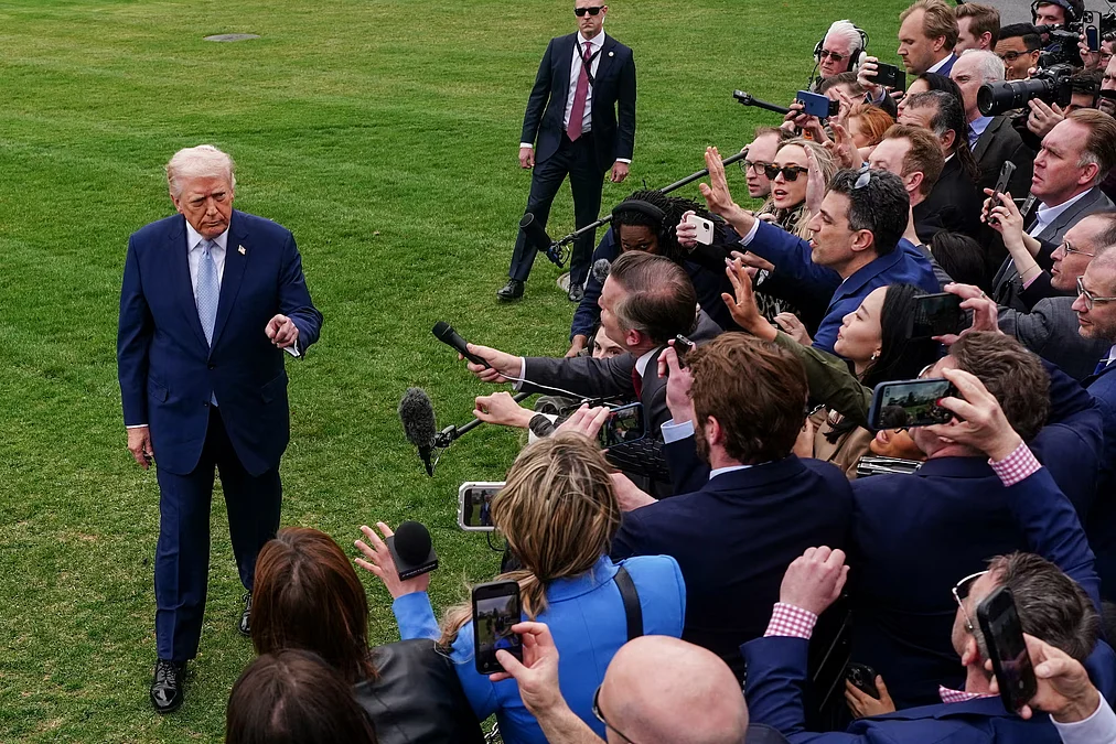 Trump-speaks-to-the-media