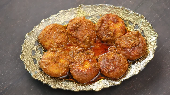 খাবেন নাকি, ছানার কোফতা কারি?