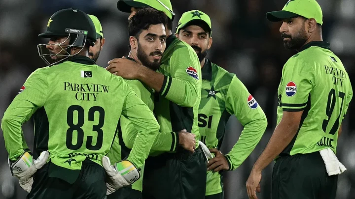 হাজারতম ওয়ানডেতে অস্ট্রেলিয়াকে ৫ উইকেটে হারাল পাকিস্তান
