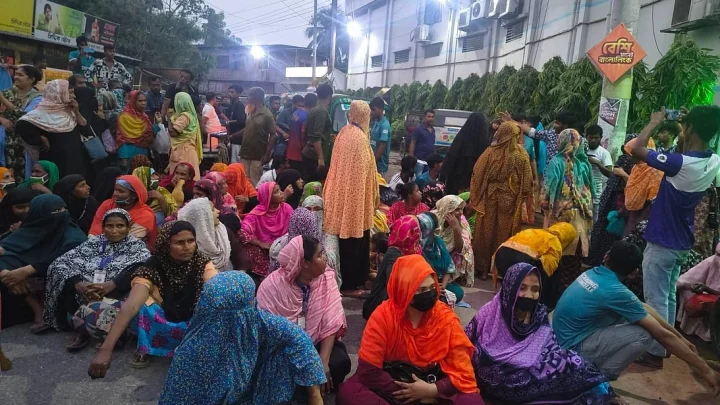 বগুড়ার রাহুল গ্রুপ : শ্রমিকদের বেতন বাড়ছে মাসে ৫০০ টাকা, কাজে যোগ দেওয়ার ঘোষণা
