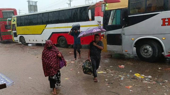 ‘হাজার কষ্ট হইলেও বাড়িতে যাওয়ার আনন্দই আলাদা’