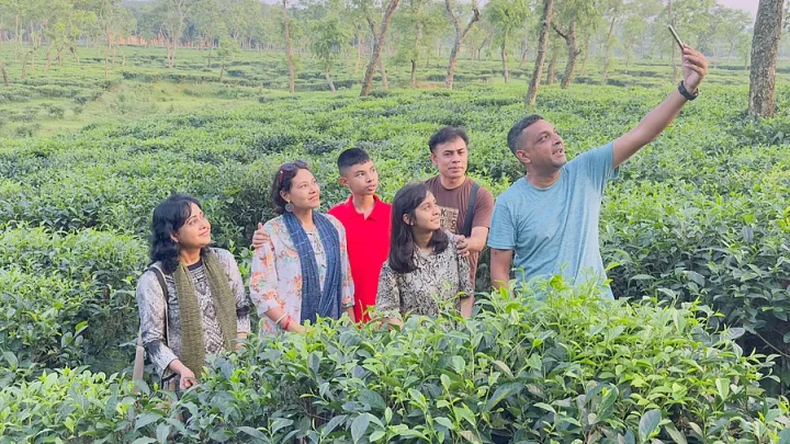 ঈদের আনন্দে প্রকৃতির টানে শ্রীমঙ্গলে পর্যটকেরা, অন্য বছরের তুলনায় ভিড় কম