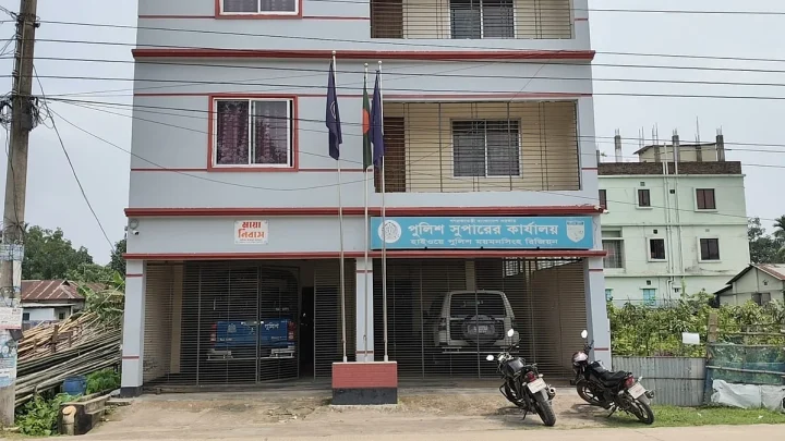 বদলির পরও কার্যালয় ছাড়ছেন না হাইওয়ে পুলিশের এসপি, ১৬ চিঠিতে ৭৭ জনকে রদবদল