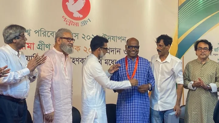 নদী গবেষণায় পল্লীমা গ্রিন স্বর্ণপদক পেলেন শেখ রোকন