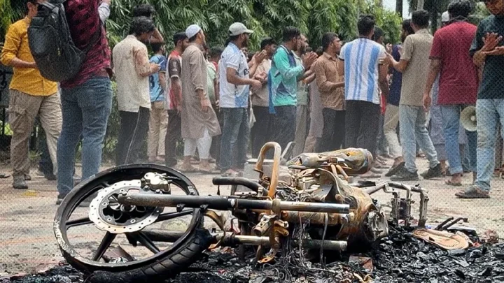 তিন দফা দাবিতে অচল ডুয়েট ক্যাম্পাস