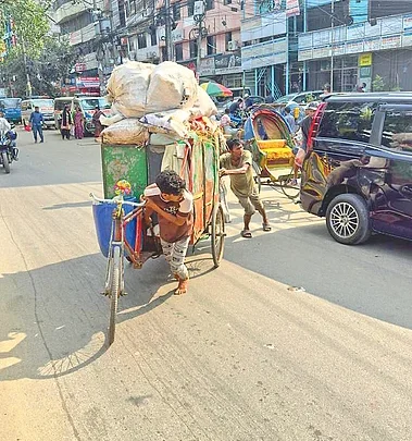 ময়লা টানেন তাঁরা, পকেট ভরেন নেতারা