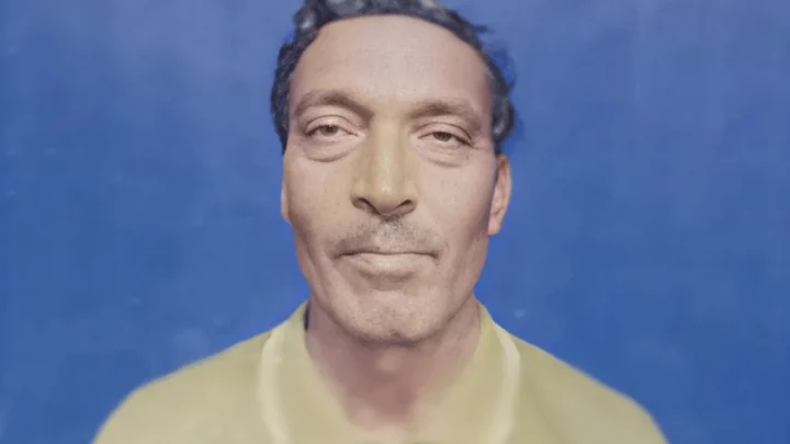 নদীতে ভেসে যাওয়ার পর ভারতে বৃদ্ধের লাশ, শেষবার দেখার অপেক্ষায় স্বজনেরা