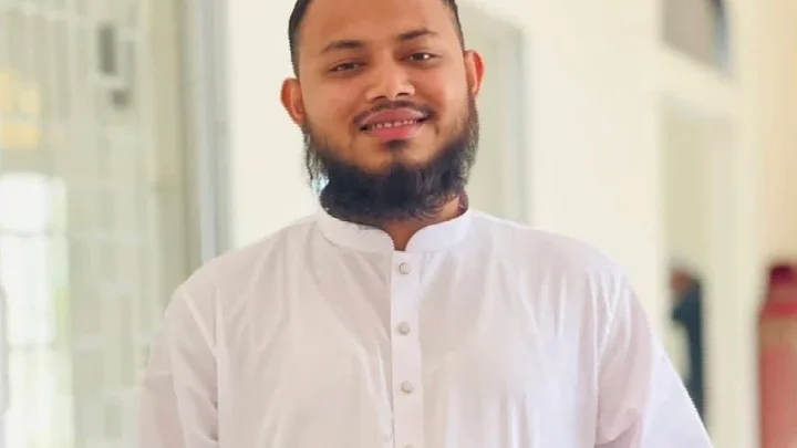 লোহাগাড়ায় বাস-অটোরিকশার সংঘর্ষ, প্রাণ গেল মাদ্রাসাছাত্রের