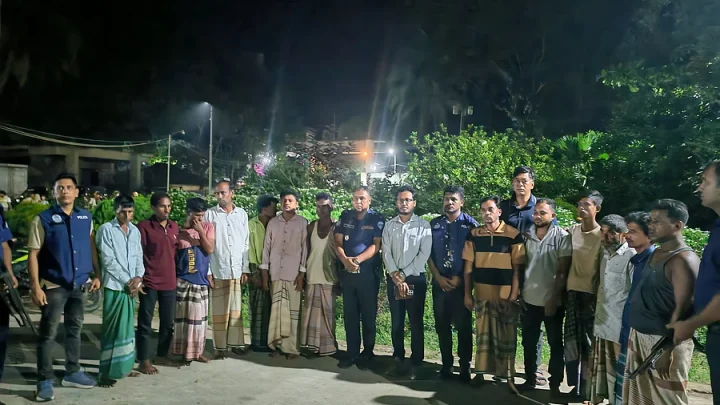 কেউ করছিলেন মাদক সেবন, কেউ খেলছিলেন জুয়া, ১৩ জনের কারাদণ্ড