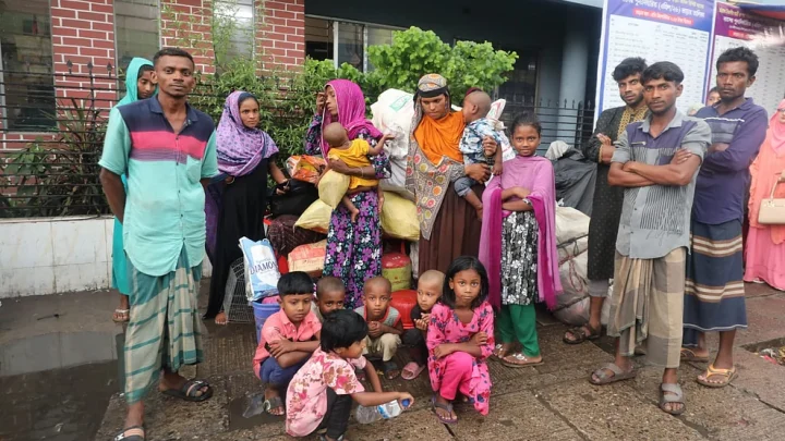 ২১ দিনের মজুরি পাননি, বাড়তি ভাড়ায় ফিরতে হচ্ছে বাড়ি