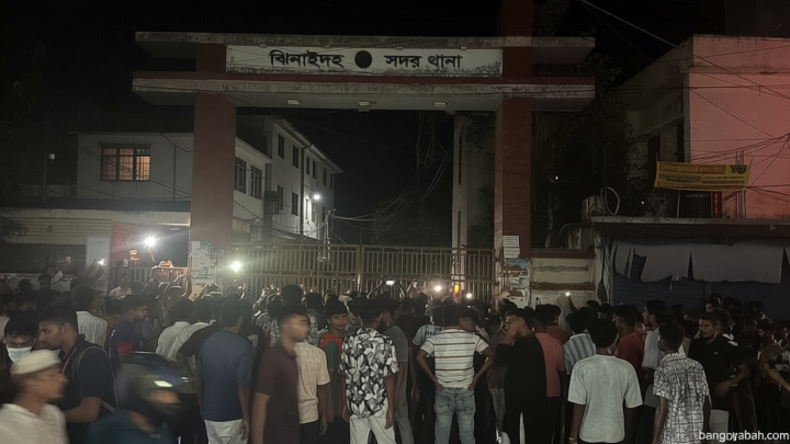 নাসীরুদ্দীনের ওপর হামলার ঘটনায় ছাত্রদলের ৮ নেতার নামে মামলা, প্রতিবাদে বিক্ষোভ