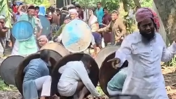 কোরবানির মাংস ভাগের স্থান নির্ধারণ নিয়ে ঈদগাহে সংঘর্ষ, আহত ৩০