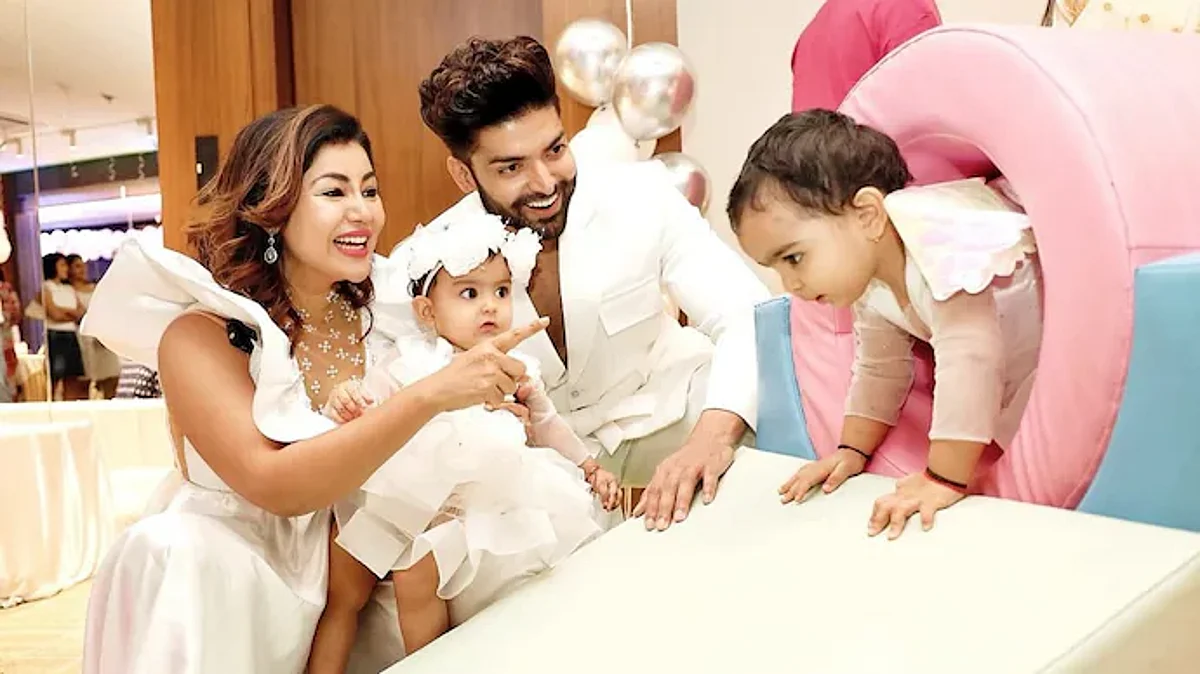 gurmeet-choudhary-debinna-bonnerjee-welcomed-two-daughters-in-2022-302959115-16x90-1