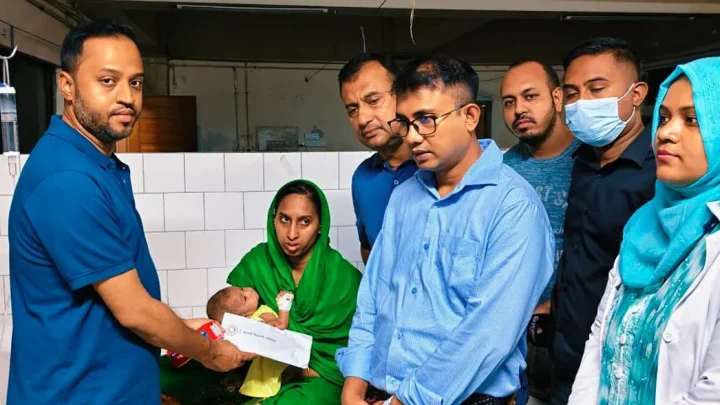 হামে আক্রান্ত শিশুটির পাশে দাঁড়ালেন জুবাইদা রহমান