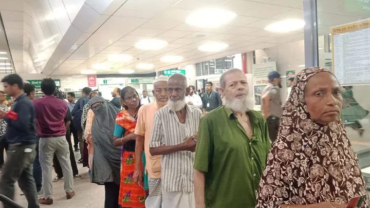 মেট্রোরেলে ও ট্রেনে বয়স্ক ও প্রতিবন্ধীদের জন্য বিশেষ ছাড়, কীভাবে পাওয়া যাবে