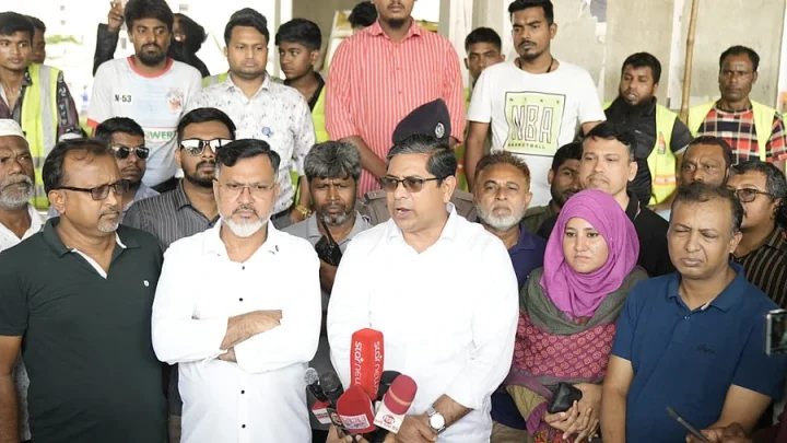 বৃষ্টির কারণে গরু নিয়ে ব্যবসায়ীরা মেট্রোস্টেশনের নিচে আশ্রয় নিয়েছিলেন: প্রতিমন্ত্রী শাহে আলম
