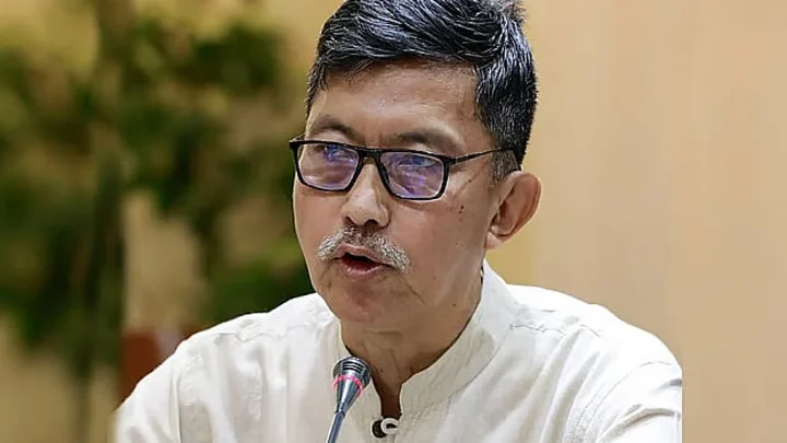 মন্ত্রীর আকস্মিক পদত্যাগের কারণ নিয়ে নানা আলোচনা