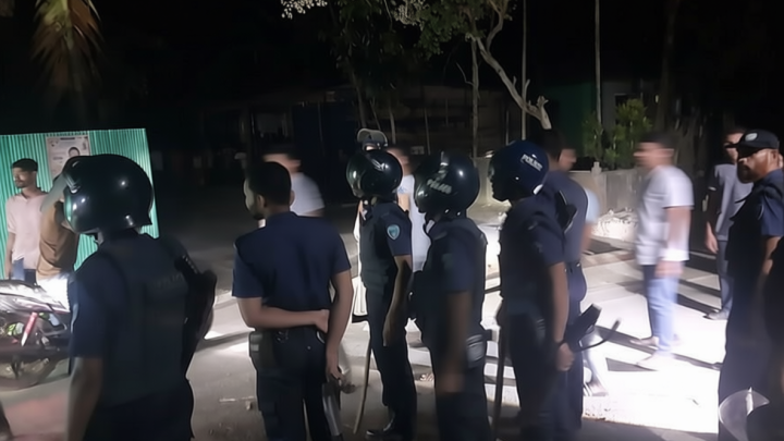 নোয়াখালীতে বিএনপি–আওয়ামী লীগের সংঘর্ষ, মোটরসাইকেল ও কার্যালয়ে আগুন, ভাঙচুর