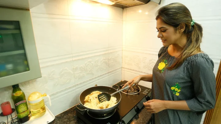গরমে অসুস্থতা কি শুধু বাইরে গেলেই হয়