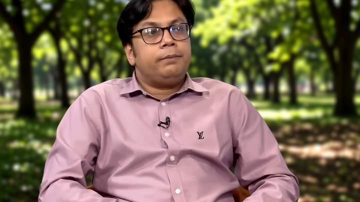 সন্তানের আচরণে হঠাৎ পরিবর্তন? জেনে নেন আসক্তির লক্ষণ ও করণীয়