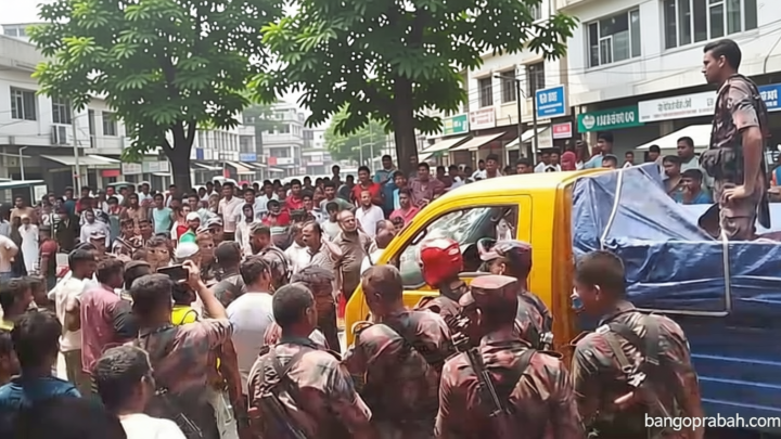 হামলা করে বিজিবির অভিযানে জব্দ চালের ট্রাক ছিনতাই, বিএনপি নেতা-কর্মীদের বিরুদ্ধে মামলা