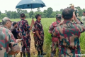নওগাঁয় ঠেলে পাঠানো চেষ্টার পর সীমান্তের আলো নিভিয়ে ১৭ জনকে ফিরিয়ে নিল বিএসএফ