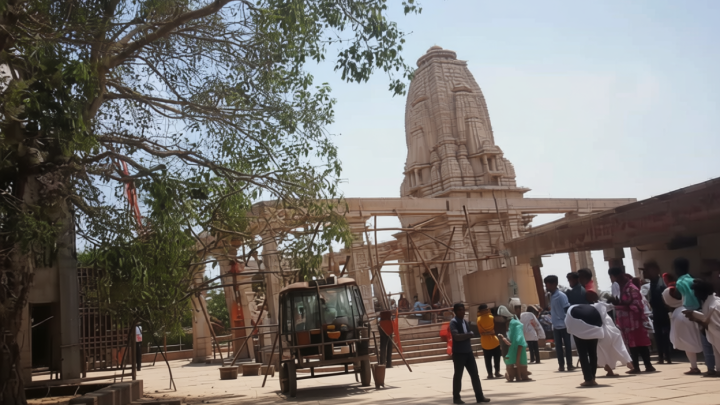 মহারাষ্ট্রে মন্দিরের নির্মাণাধীন ছাদ ধসে ৪ জন নিহত, ২০ জনের আটকে পড়ার আশঙ্কা