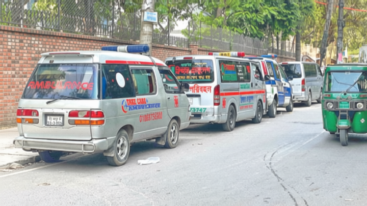 মাইক্রোবাসের নিবন্ধনে চলছে অ্যাম্বুলেন্স, নেই ফিটনেসও
