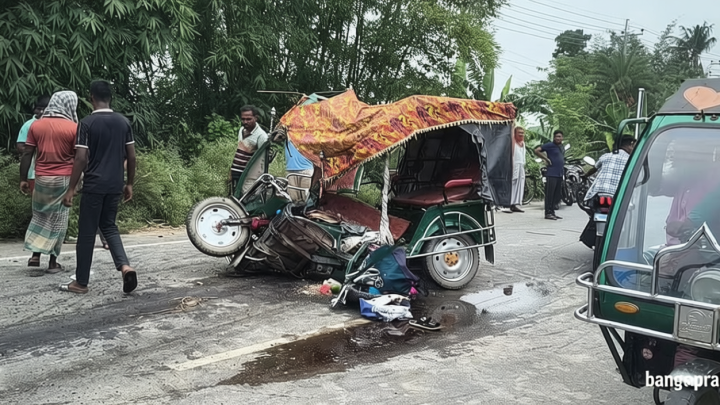 মেহেরপুরে ট্রাকের সঙ্গে ইজিবাইকের সংঘর্ষে শিশুসহ নিহত ২