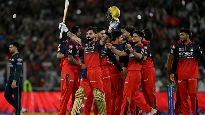 আইপিএলে আবারও চ্যাম্পিয়ন কোহলির বেঙ্গালুরু