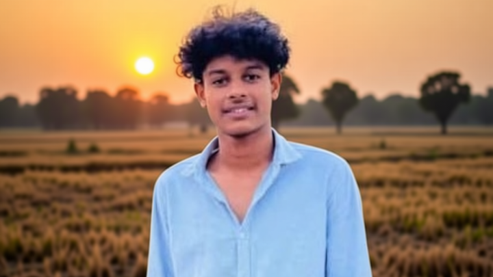 ব্রাজিলের পতাকা টাঙাতে আমগাছে উঠে বিদ্যুৎস্পৃষ্টে কিশোরের মৃত্যু