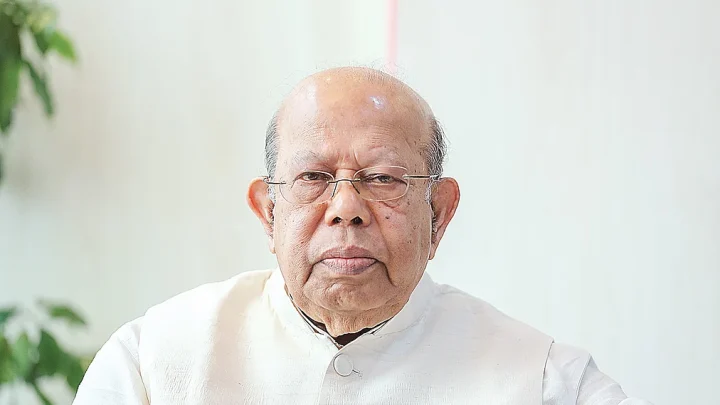 আজাদ খান, জনস্বাস্থ্যের এক আজীবন অভিযাত্রী