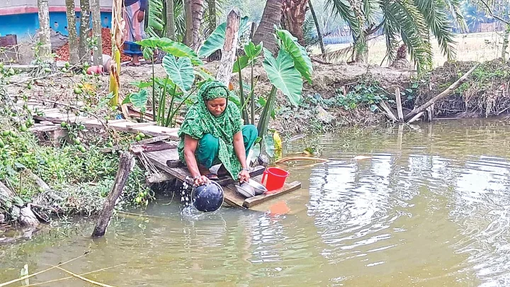 দক্ষিণাঞ্চলে নদীর পর গভীর নলকূপের পানিতেও লবণাক্ততা