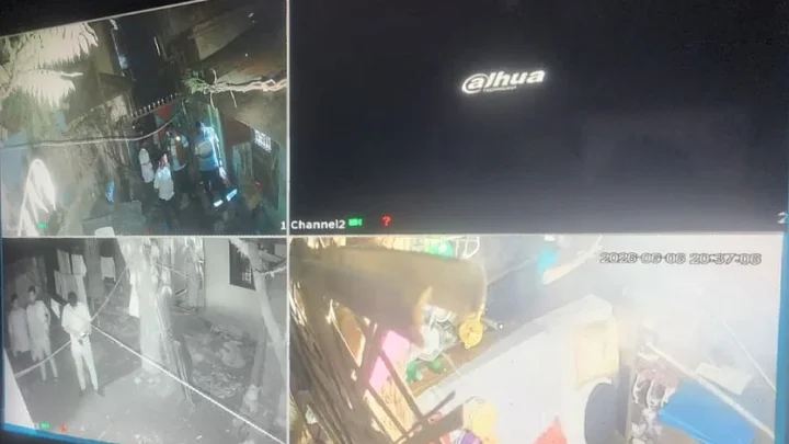 বাড়ির বাইরে সিসি ক্যামেরা বসিয়ে পুলিশের ওপর নজরদারি, ভেতরে বসত মাদকের আসর