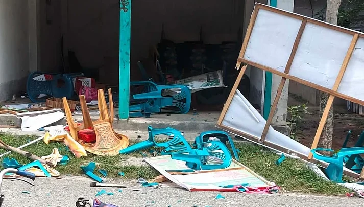বাগেরহাটে কৃষক দল নেতা হত্যাকাণ্ডের পর জামায়াতের ৩ কার্যালয় ভাঙচুর