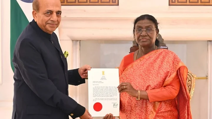 শিগগির ভারতীয় হাইকমিশনারের দায়িত্ব নিতে ঢাকায় আসছেন দীনেশ ত্রিবেদী