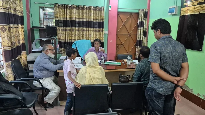 মাদারীপুরে প্রতিবন্ধী ভাতা বিতরণে অনিয়মের তদন্ত শুরু, নেওয়া হচ্ছে ভুক্তভোগীদের জবানবন্দি