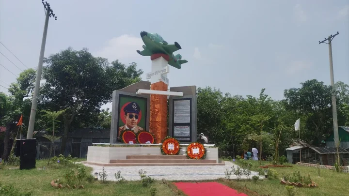 রায়পুরায় বীরশ্রেষ্ঠ মতিউর রহমানের পুনর্নির্মিত ম্যুরাল উদ্বোধন