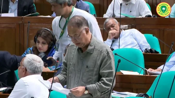 বিদ্যুতের ঘাটতি নেই, তবে সাময়িক বিভ্রাট হতে পারে