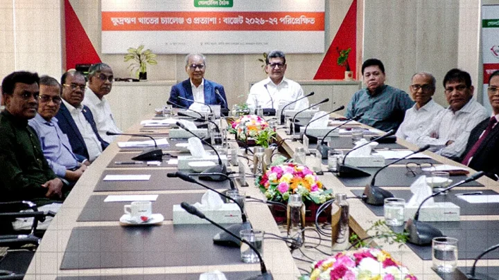 ‘ক্ষুদ্রঋণ’ ৪ কোটি গ্রাহকের বিশাল খাত, বাজেটে বড় বরাদ্দের জোর দাবি!