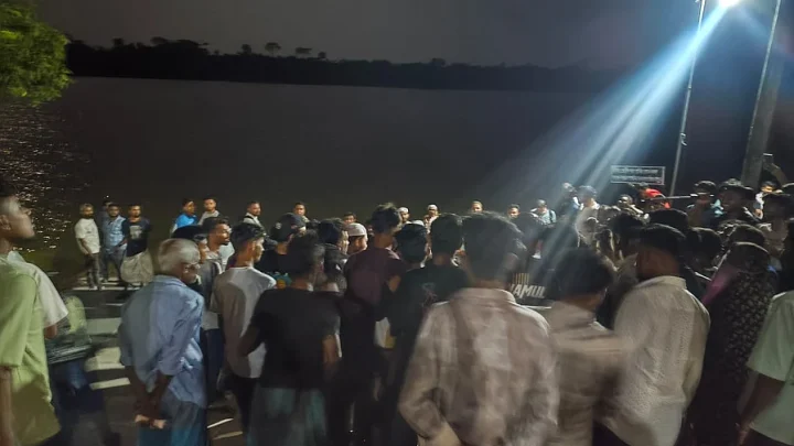 বাগেরহাটে মাজার দিঘির কুমির টেনে নিয়ে গেছে এক শিশুকে