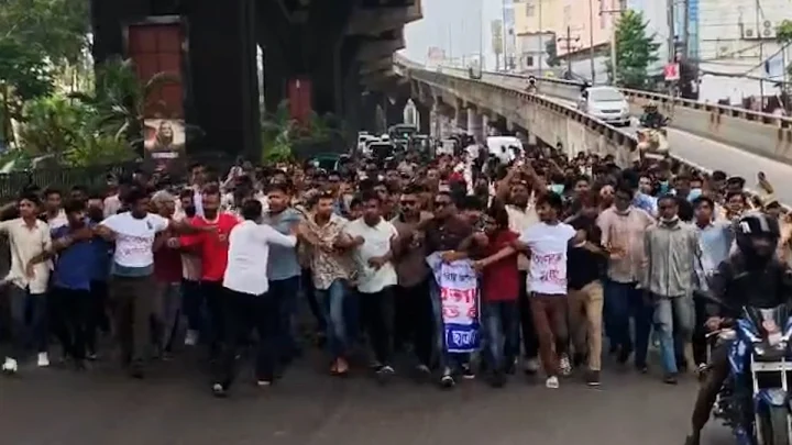 চট্টগ্রাম ও শরীয়তপুরে নিষিদ্ধ ছাত্রলীগ ও কার্যক্রমনিষিদ্ধ স্বেচ্ছাসেবক লীগের ঝটিকা মিছিল