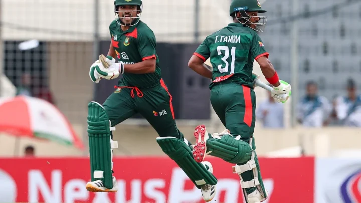 বোলারের হাতে ক্যাচ দিয়ে আউট লিটন