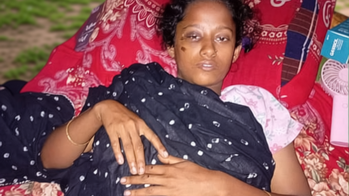 চোখের সামনে দুর্ঘটনায় স্বামীকে হারিয়েছেন বর্ষা, একমাত্র সন্তানের ভবিষ্যৎ নিয়ে দুশ্চিন্তায়