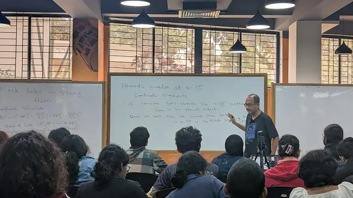 বাংলাদেশি শিক্ষার্থীদের ফিজিকসে আন্তর্জাতিক গবেষণার সুযোগ, জেনে নিন সব তথ্য