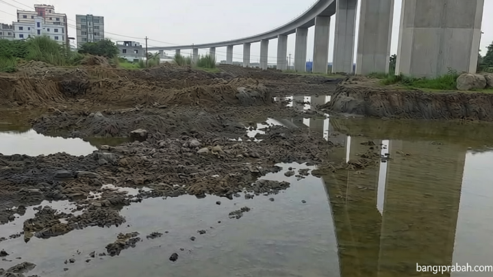পদ্মা সেতুর রেলসংযোগ প্রকল্পের মাটি কাটা বন্ধ করল প্রশাসন