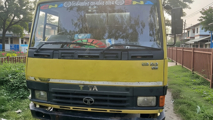 ট্রাকচাপায় মোটরসাইকেল আরোহী, বাসচাপায় পথচারী নিহত