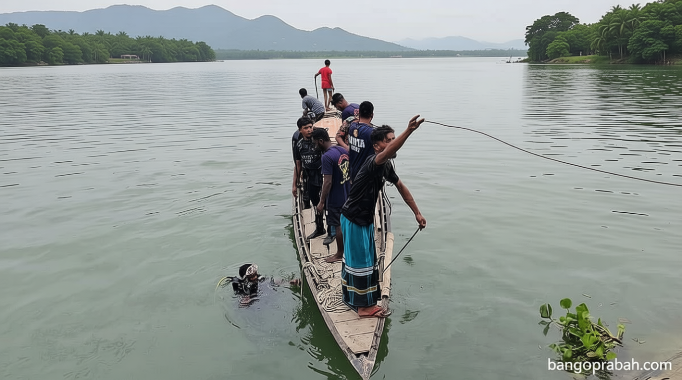 দৌলতদিয়ায় আবার বাস পড়ল নদীতে