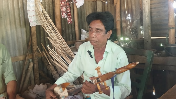 যাত্রার নায়ক থেকে চায়ের দোকানি, কিন্তু দোতারা ছাড়েননি সামাদ মোল্লাহ
